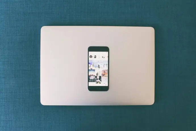 Person using smartphone with social media apps to grow their email list
